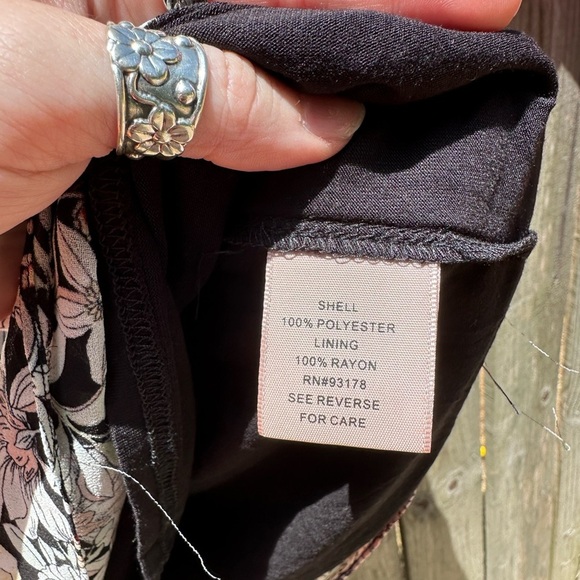 Philosophy Floral Flutter Sleeve Business Casual Loose Fit Stretchy Blouse - Picture 6 of 7